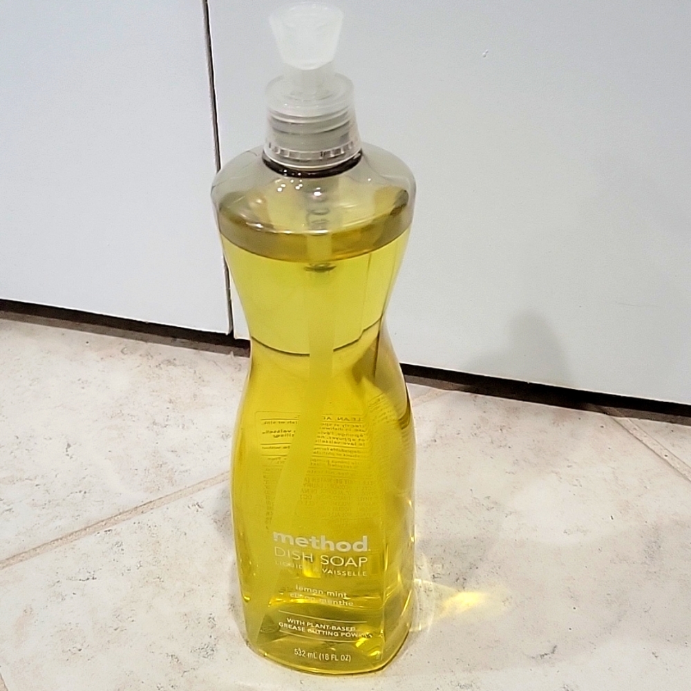 Method Dish soap with dispenser,NWT, never been used🎉💛🎊💛